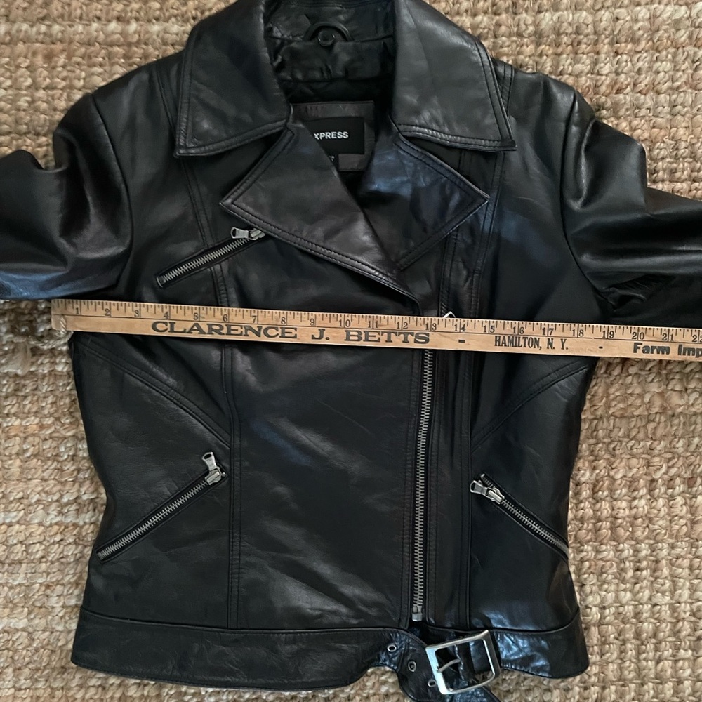 Express Genuine Women's Heavy Duty Sleek Black Leather Moto Jacket - Picture 3 of 7
